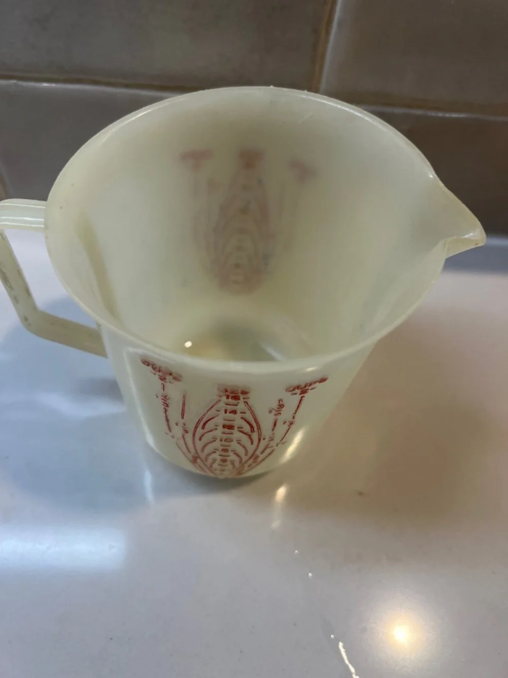 Tupperware Vintage Cream White Pouring Plastic Pitcher with Handle
